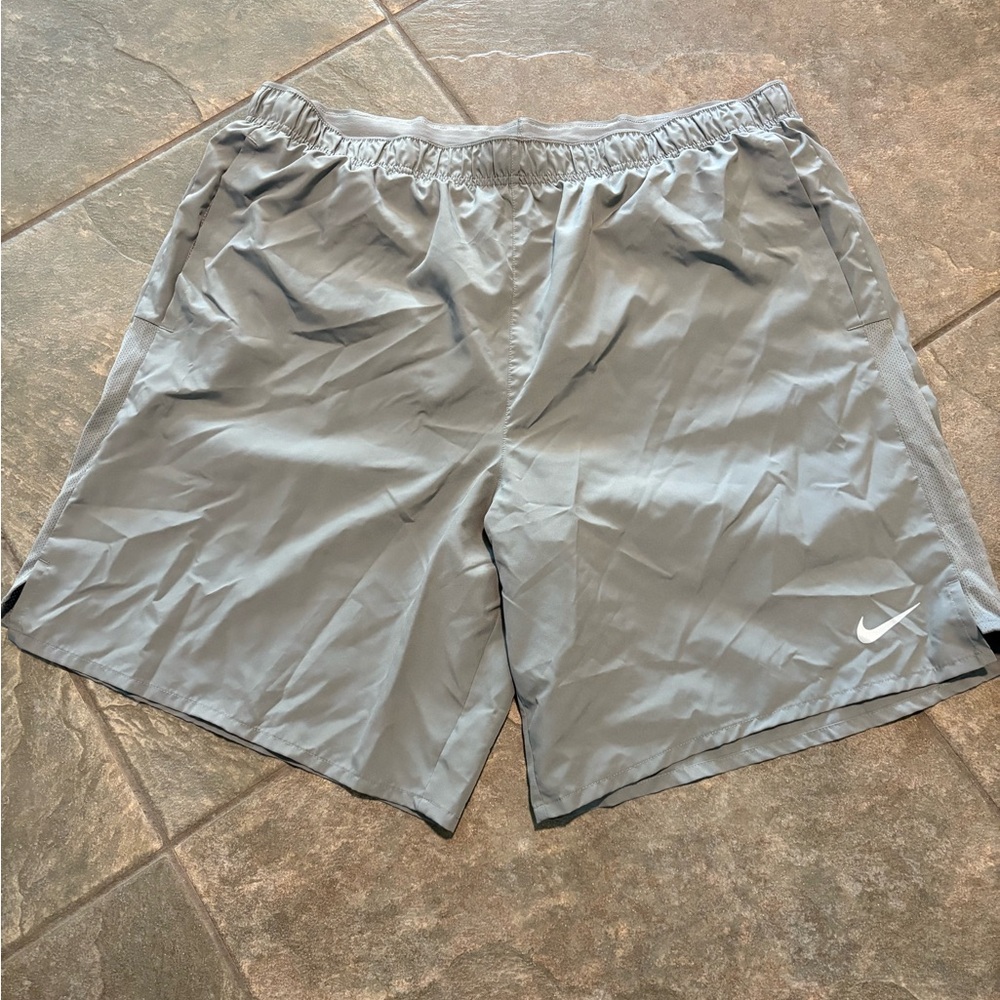 Men’s Nike DriFit Gray Lined Athletic Shorts With Pockets XXL
